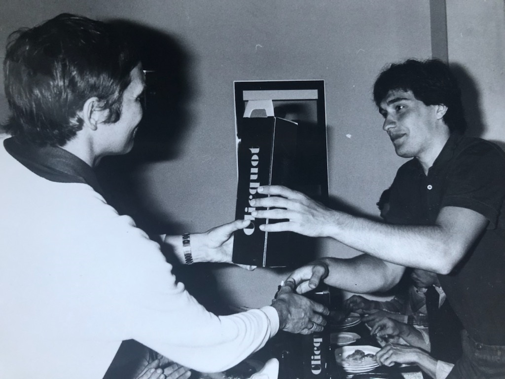 Morten Stig Christensen blev hyldet for andenpladsen i Danmarks første "Superstar" og fik en flaske champagne overrakt af Peter Fredberg